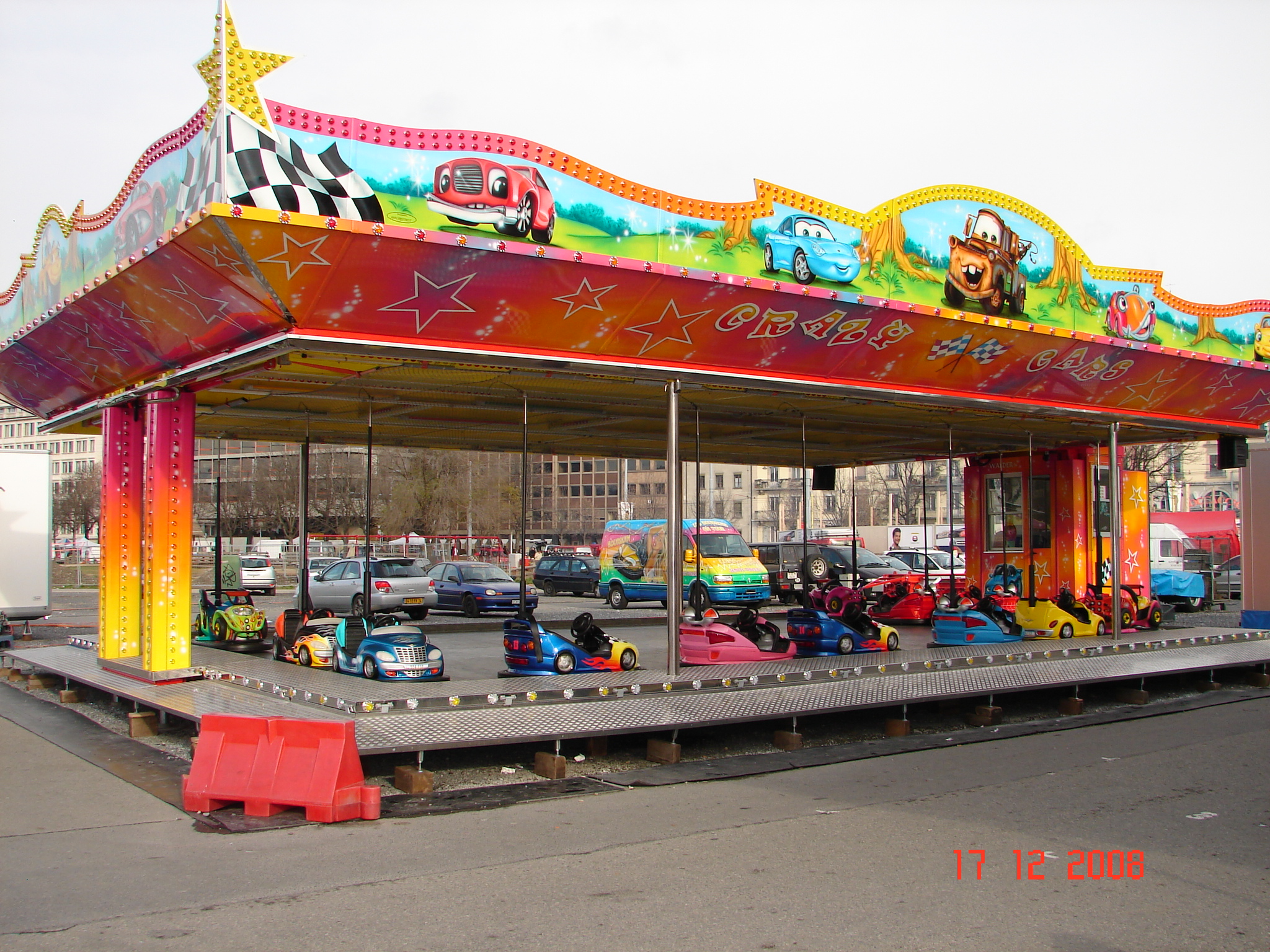 Vue du manège Crazy Cars - Photo 1